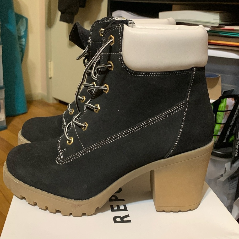 Zigisoho women’s heeled boot . Black & white